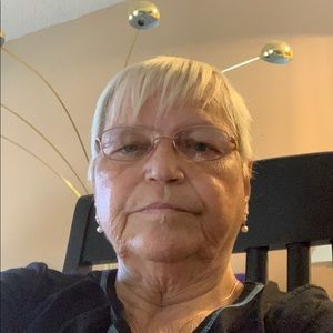 Meet your Posher, Denise